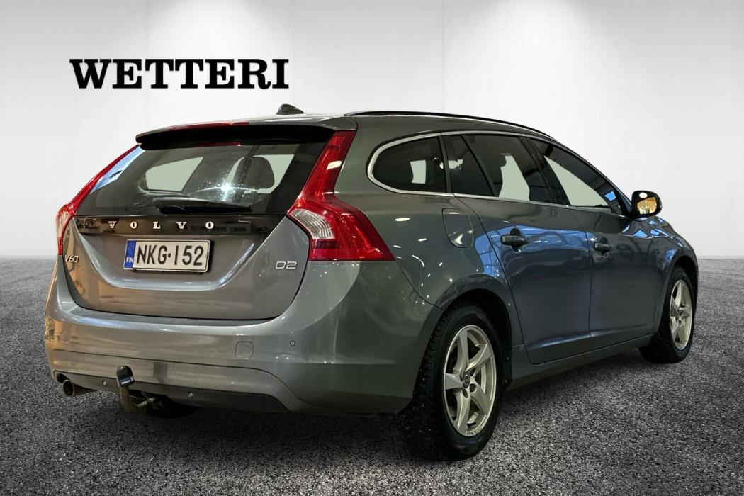 VOLVO V60 2015