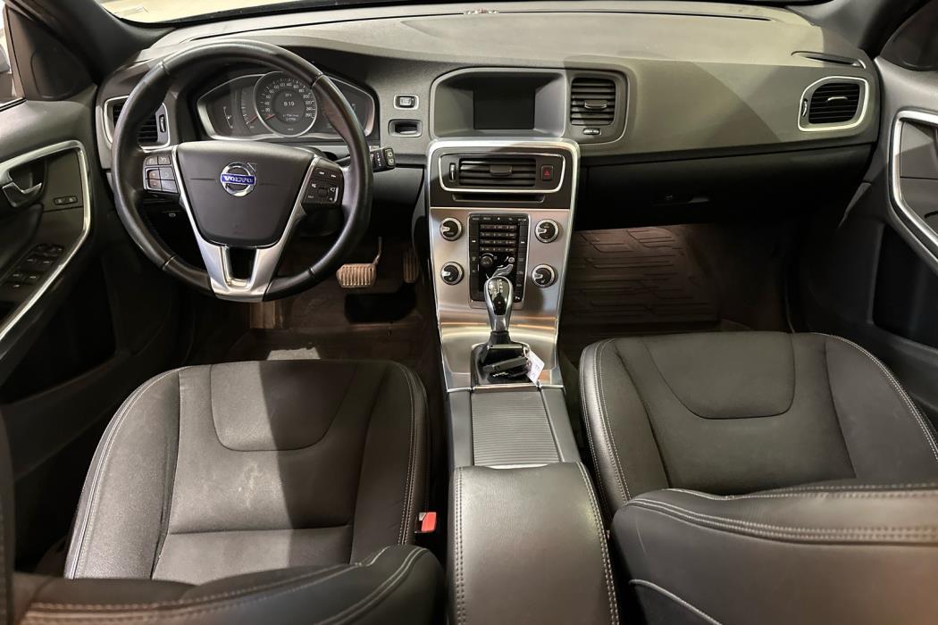 VOLVO V60 2015