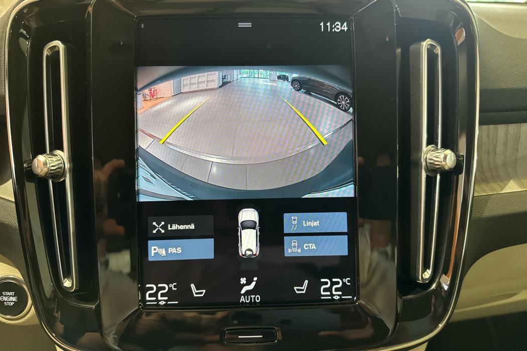 VOLVO XC40 2021