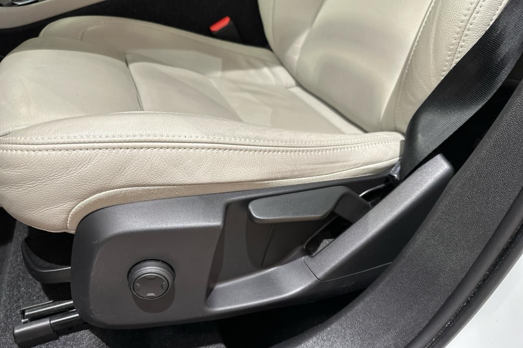 VOLVO XC40 2021