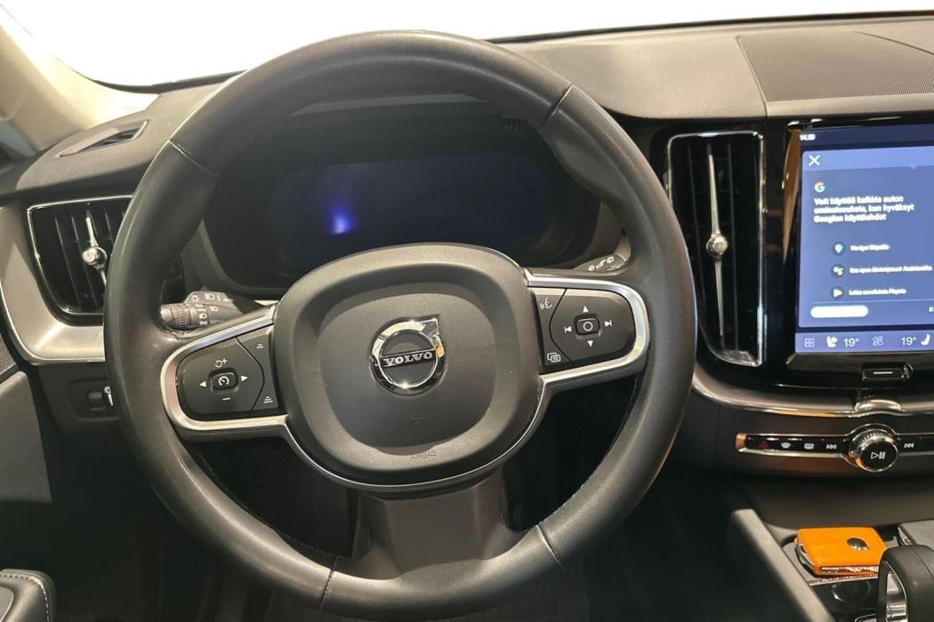 VOLVO XC60 2022