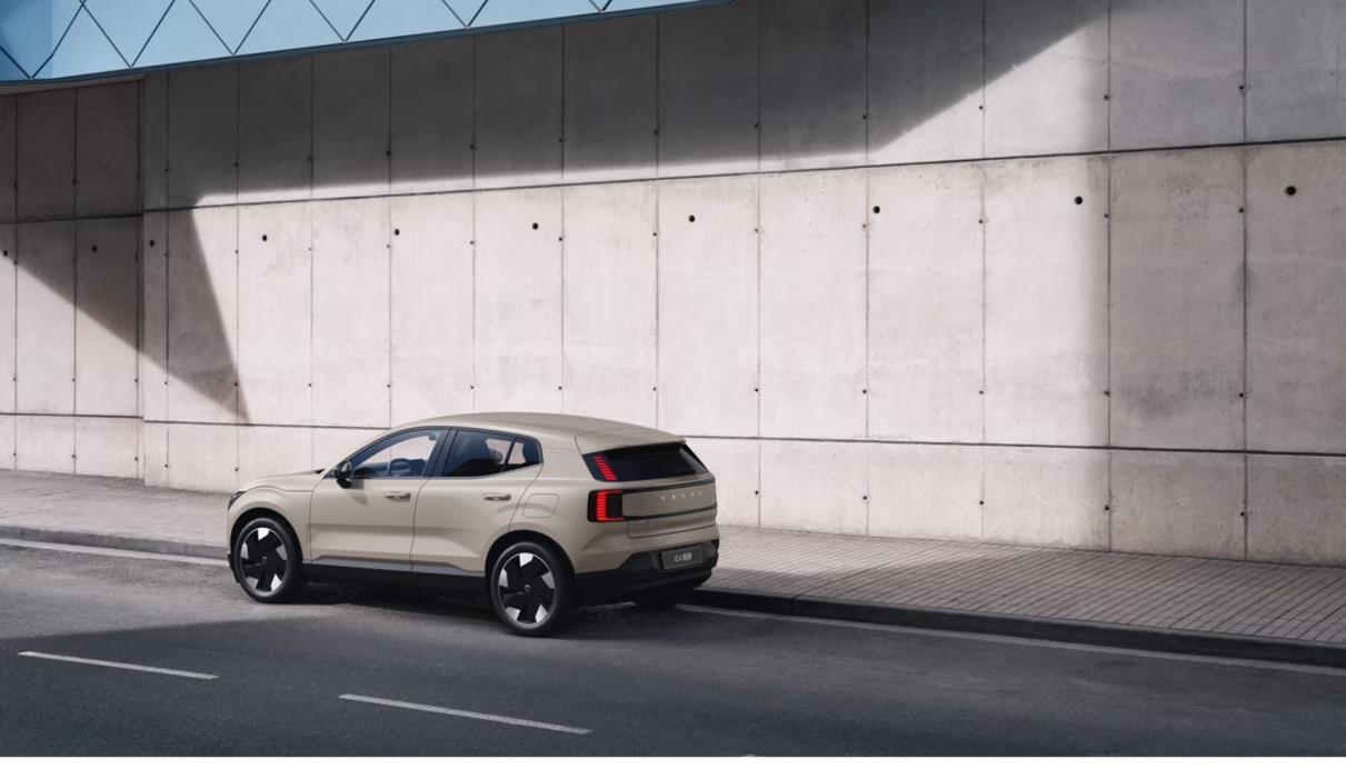 VOLVO EX30 2026