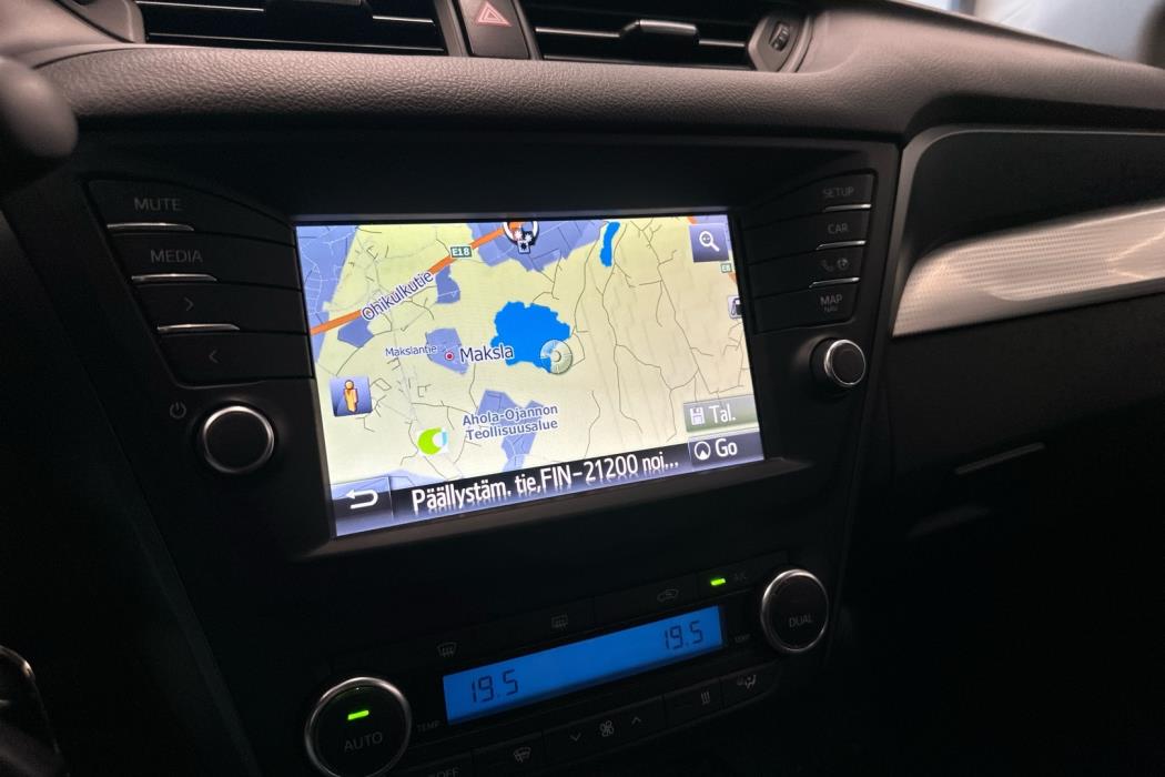 TOYOTA Avensis 2017