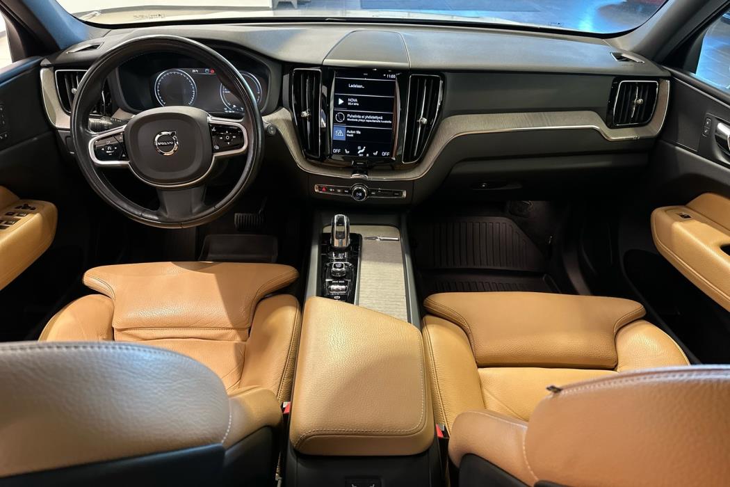 VOLVO XC60 2018
