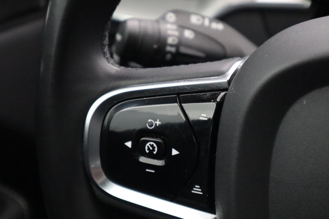 VOLVO XC60 2022