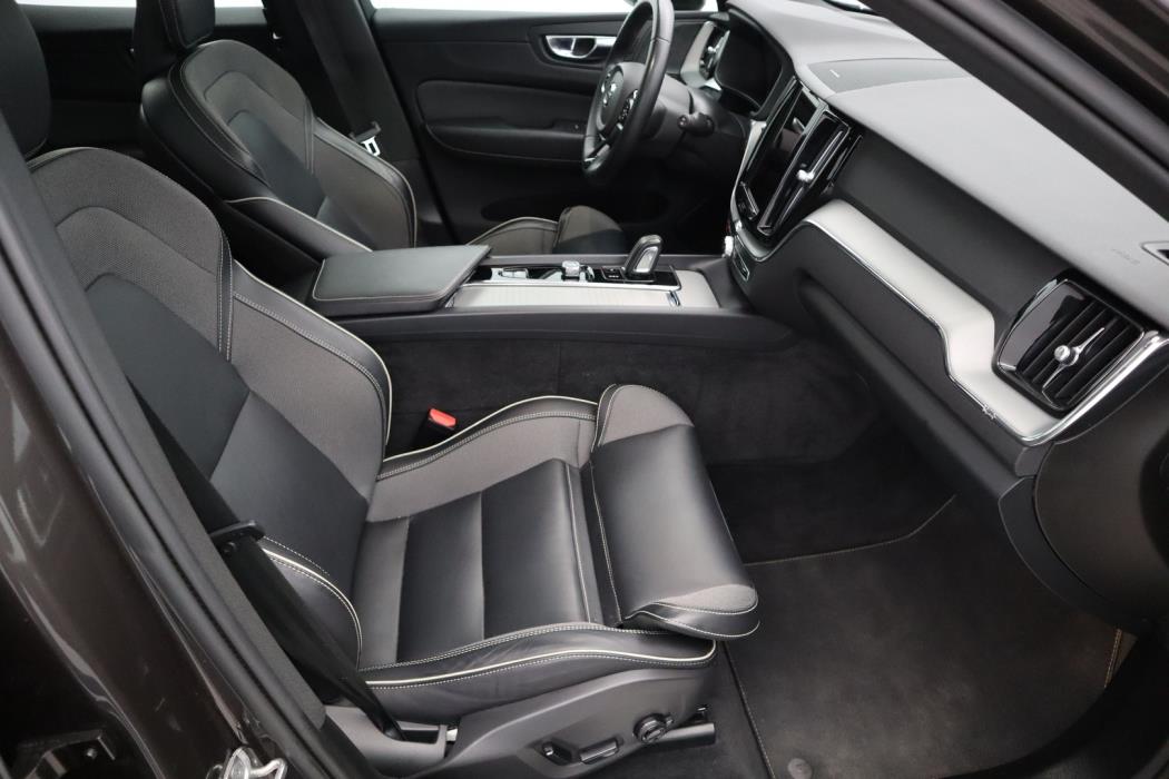 VOLVO XC60 2022