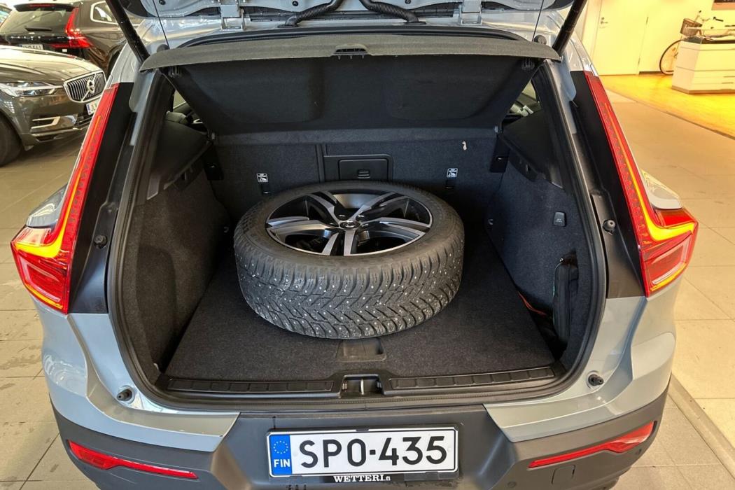 VOLVO XC40 2023