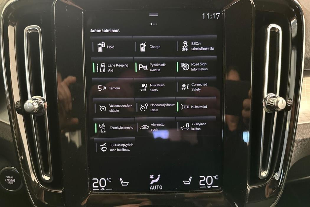VOLVO XC40 2023
