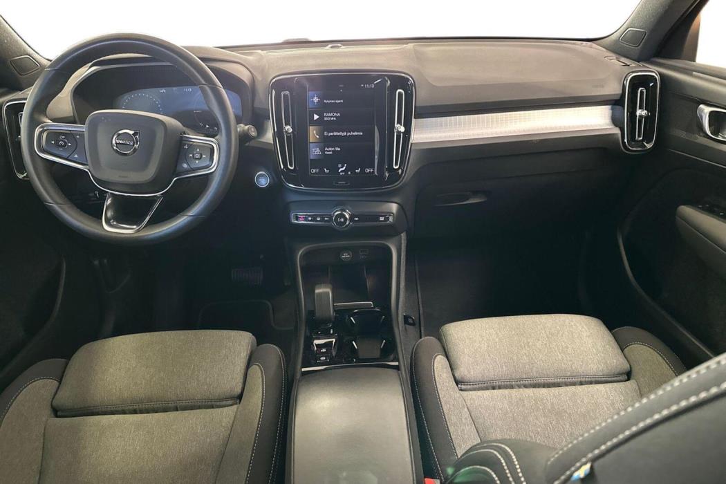 VOLVO XC40 2023