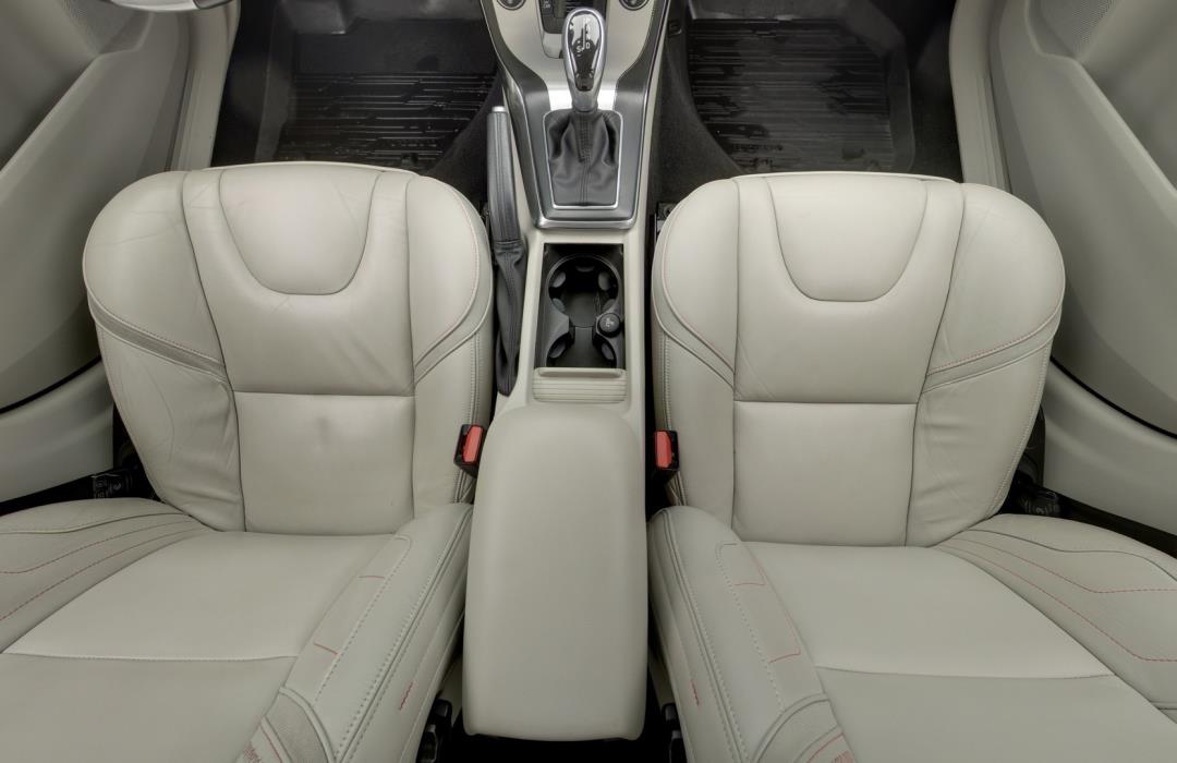 VOLVO V40 2014