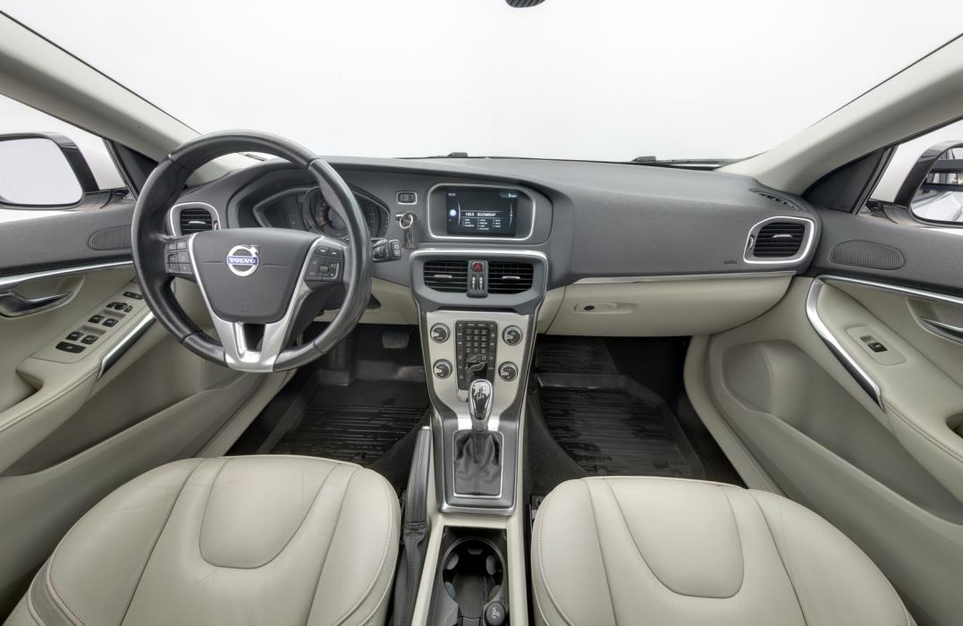VOLVO V40 2014