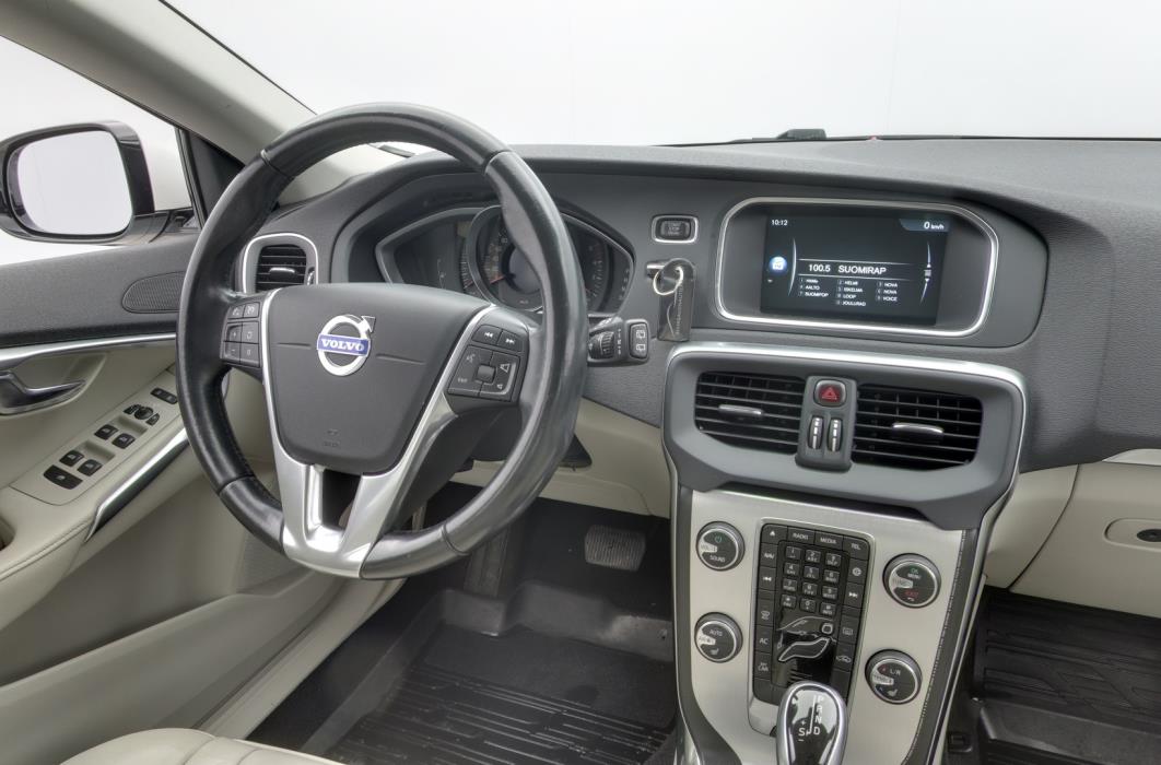VOLVO V40 2014