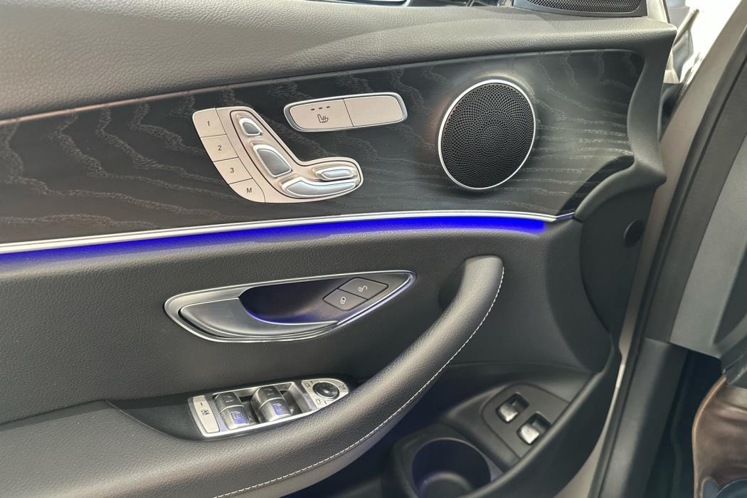 MERCEDES-BENZ E 2023