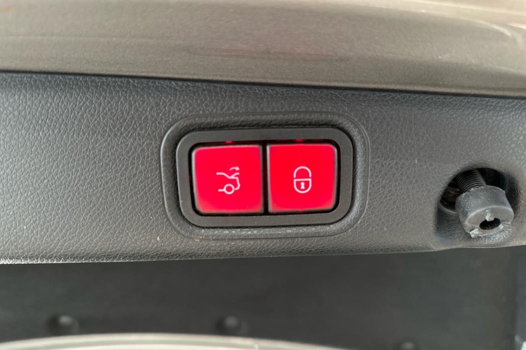 MERCEDES-BENZ E 2023