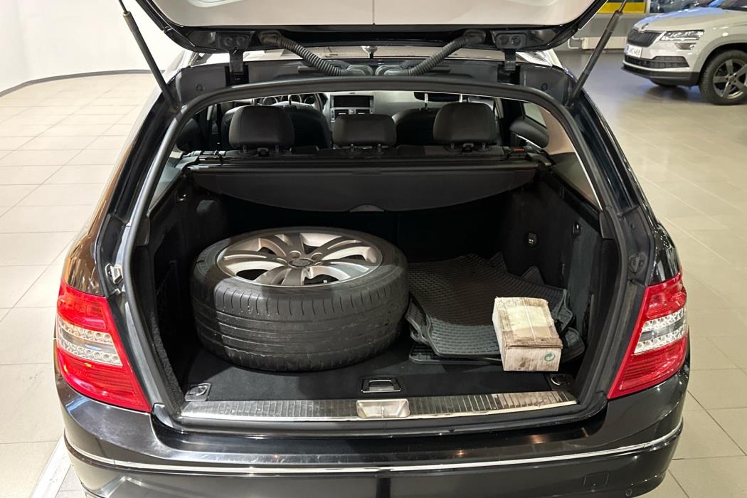 MERCEDES-BENZ C 2011