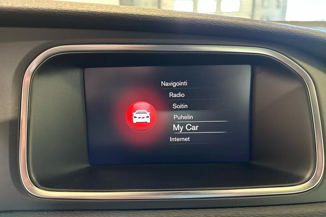 VOLVO V40 2018