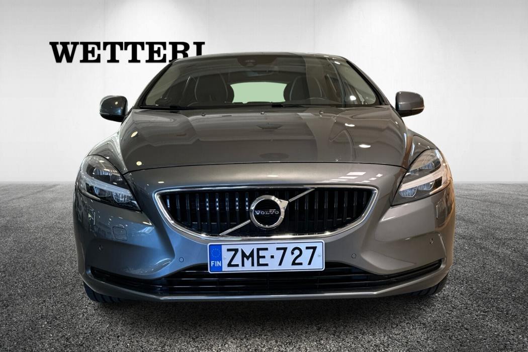 VOLVO V40 2018
