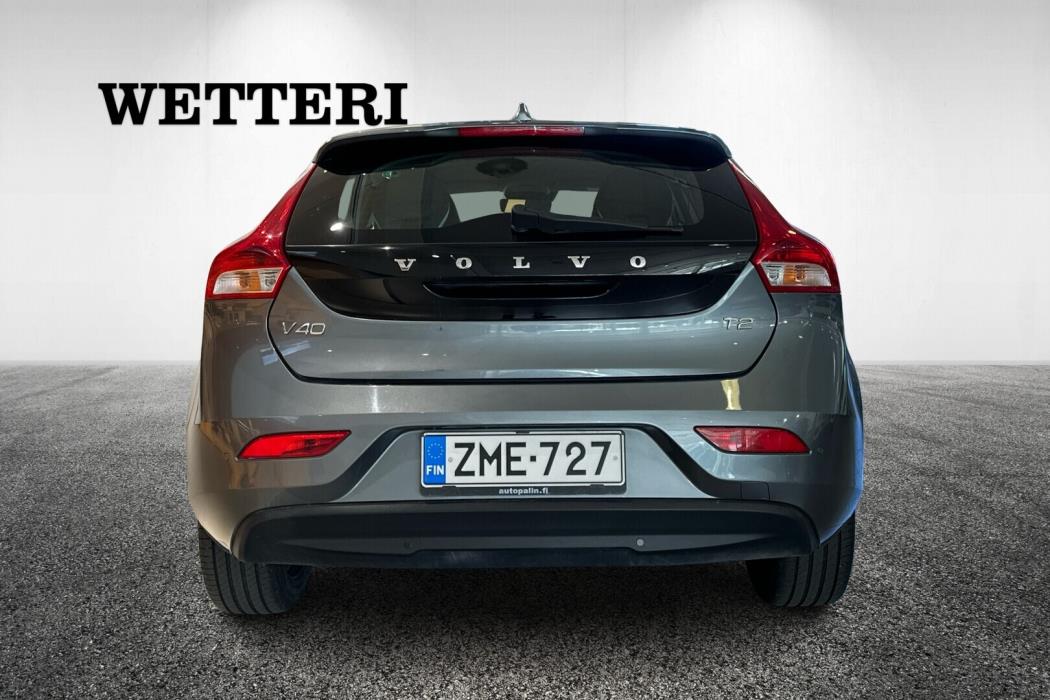 VOLVO V40 2018