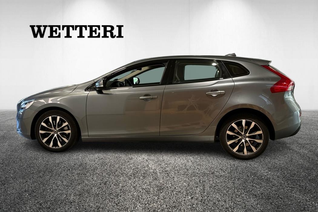 VOLVO V40 2018