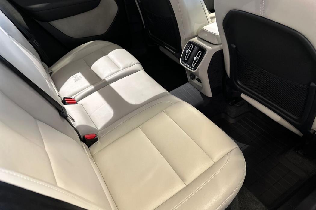 VOLVO XC40 2019