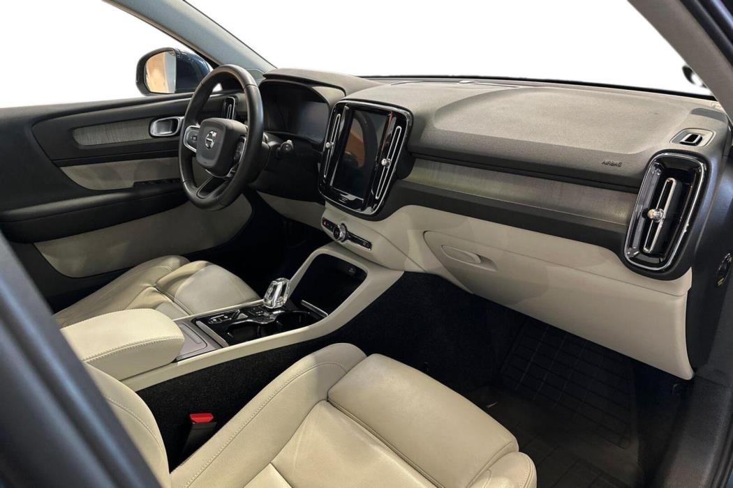 VOLVO XC40 2019