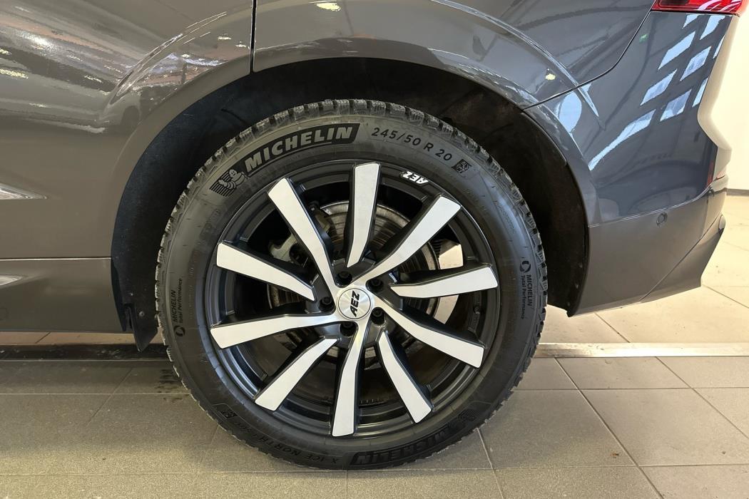 VOLVO XC60 2022
