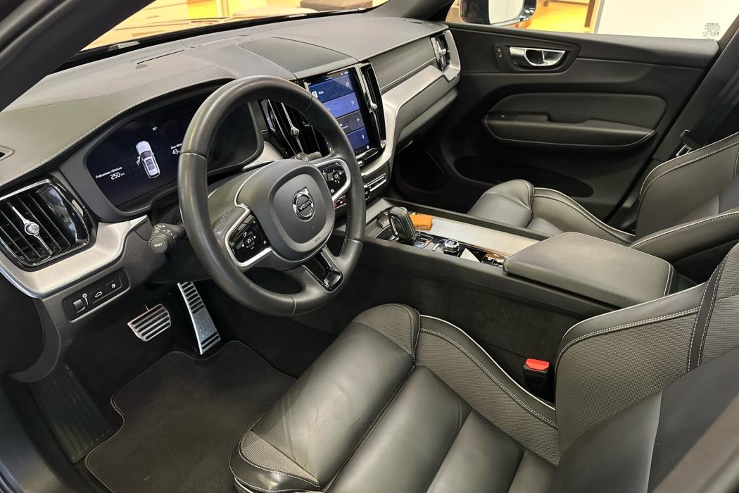 VOLVO XC60 2022