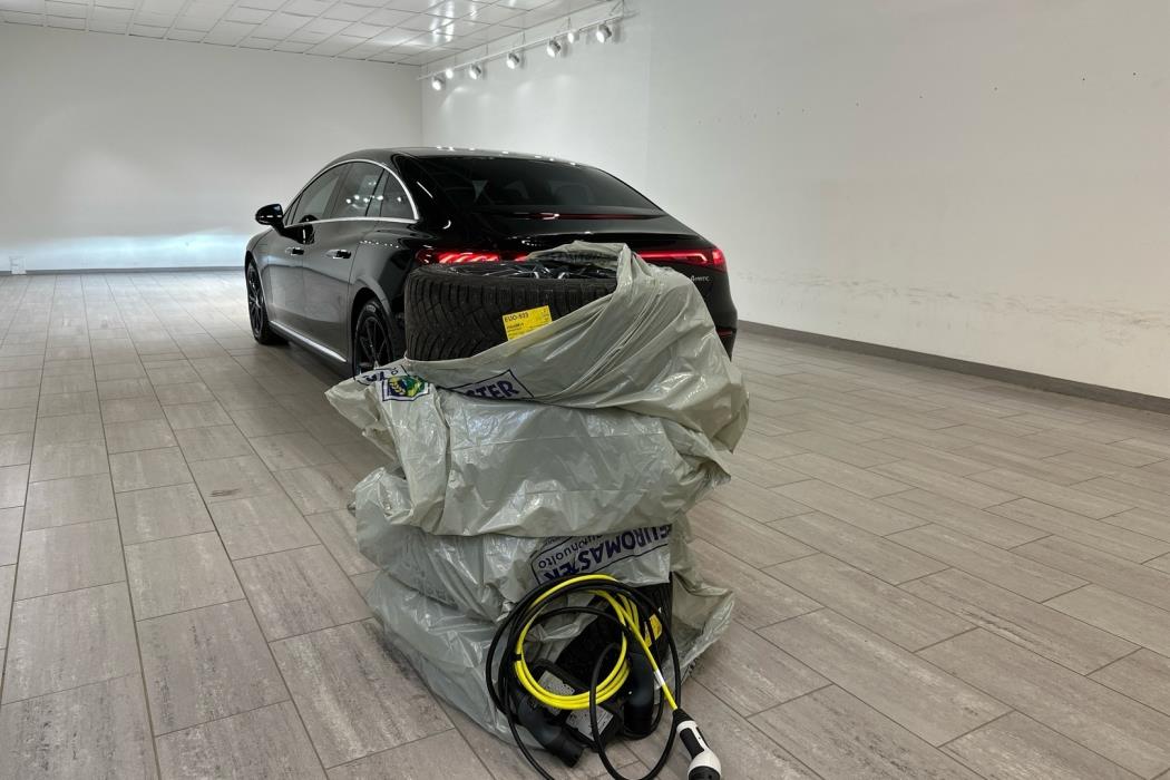 MERCEDES-BENZ EQE 2023