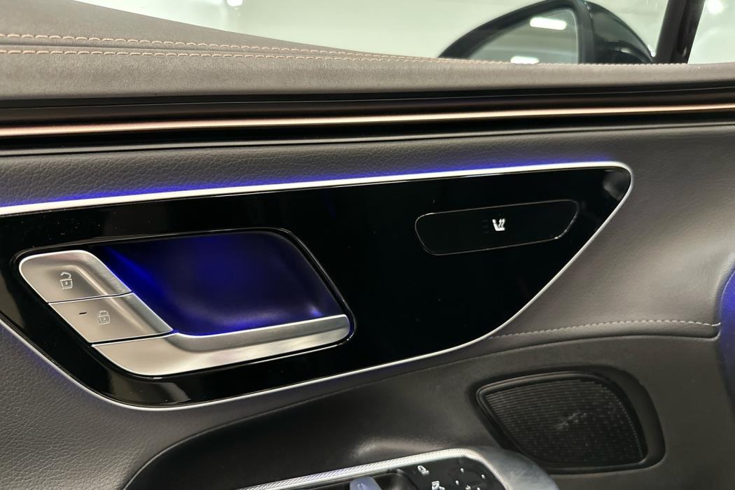 MERCEDES-BENZ EQE 2023