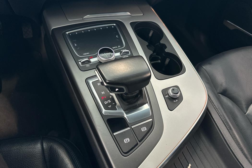 AUDI Q7 2016