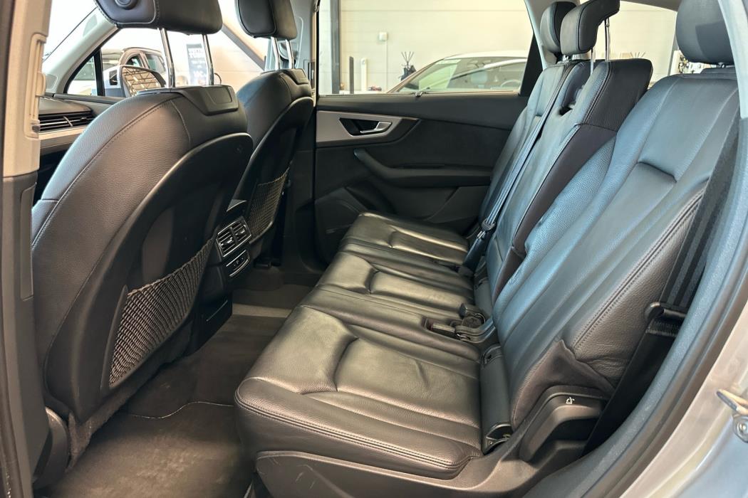 AUDI Q7 2016