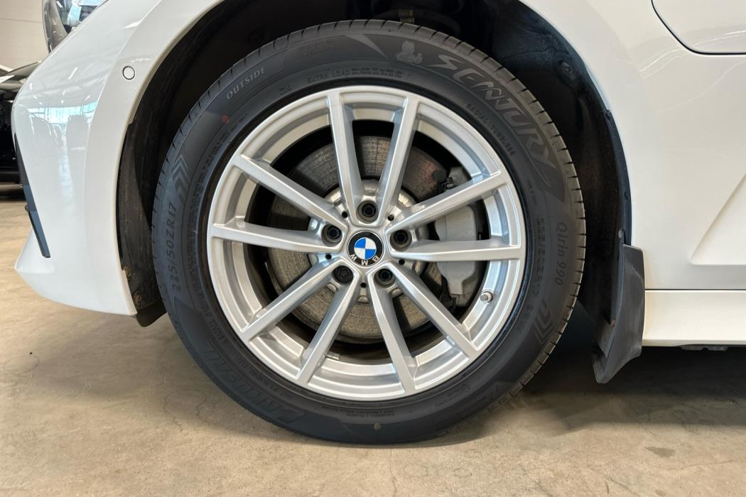 BMW 330 2021