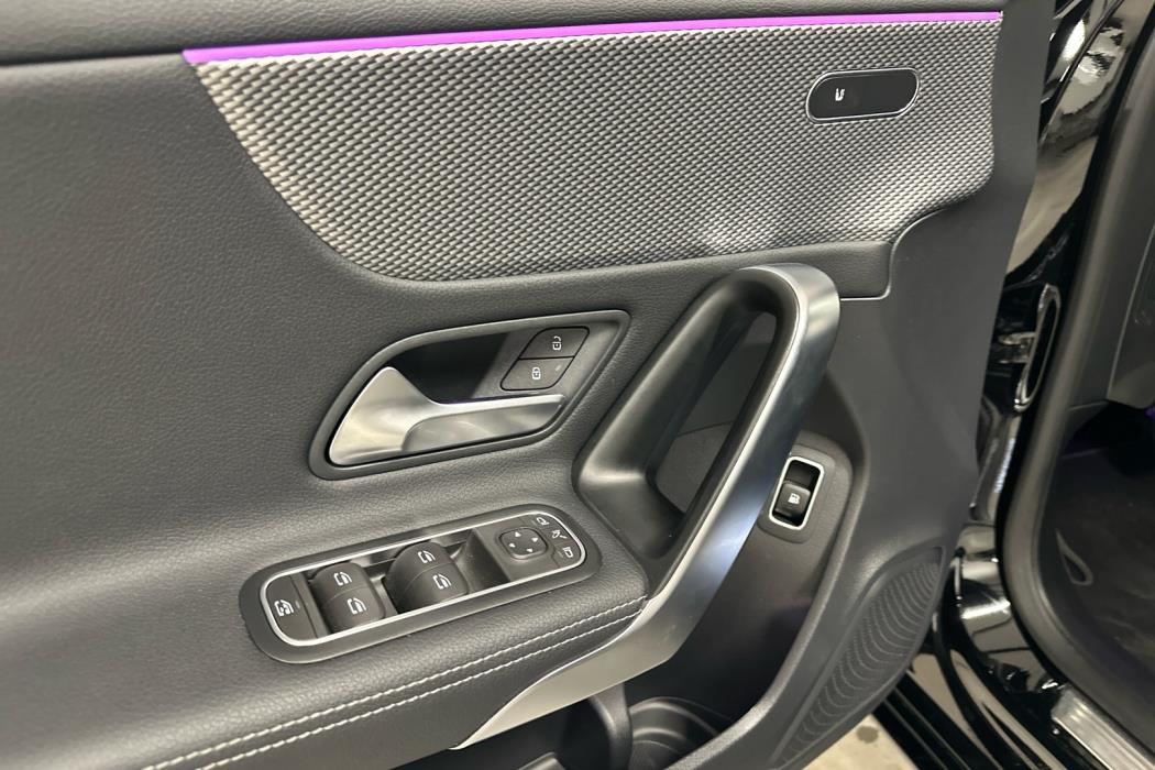 MERCEDES-BENZ A 2023