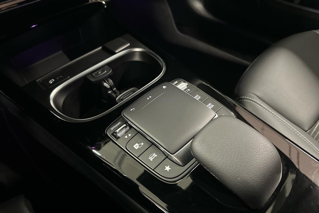 MERCEDES-BENZ A 2023