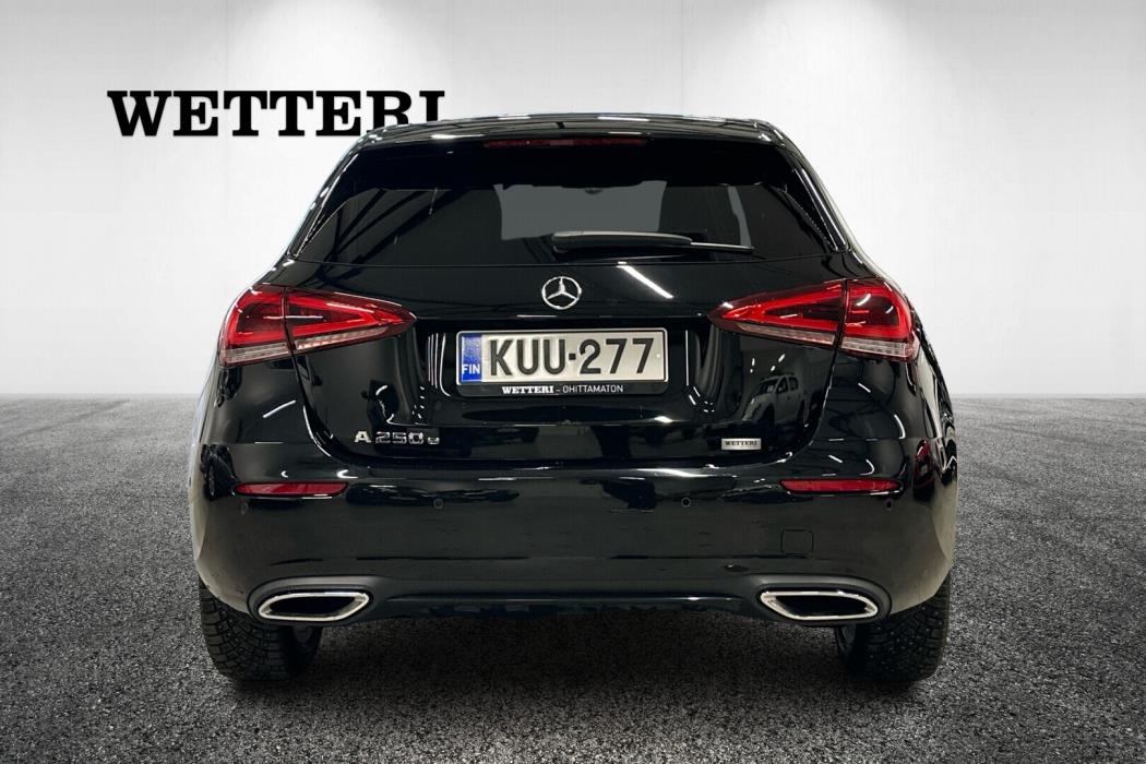 MERCEDES-BENZ A 2023