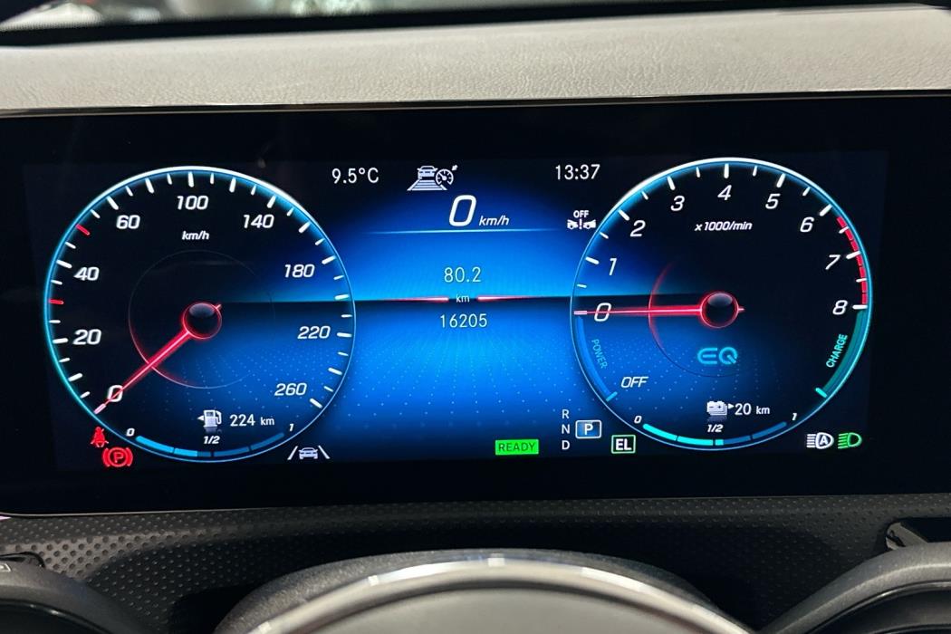 MERCEDES-BENZ A 2023