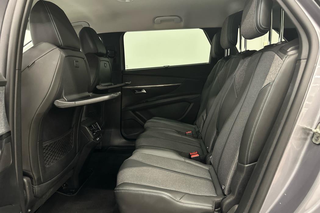 PEUGEOT 5008 2021