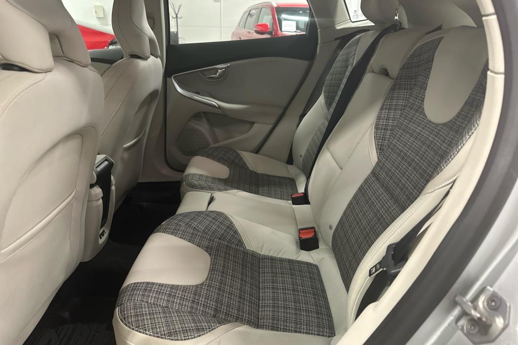 VOLVO V40 Cross Country 2018