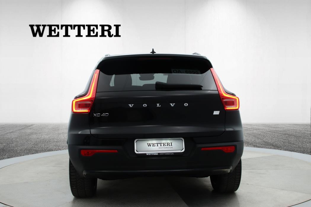 VOLVO XC40 2023