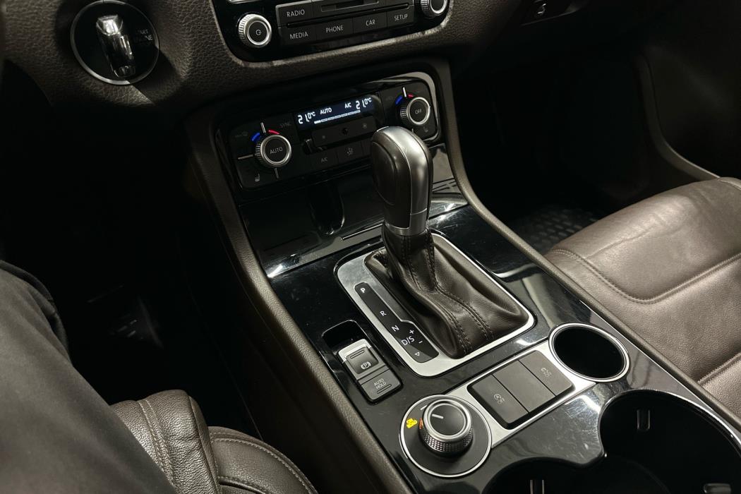 VOLKSWAGEN Touareg 2016