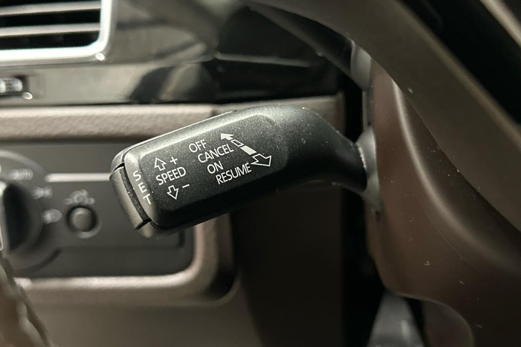 VOLKSWAGEN Touareg 2016