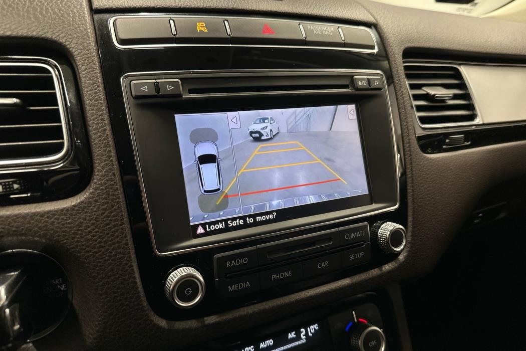 VOLKSWAGEN Touareg 2016