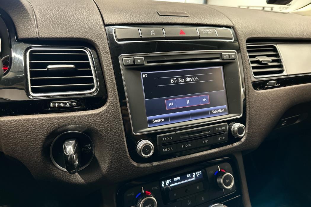 VOLKSWAGEN Touareg 2016