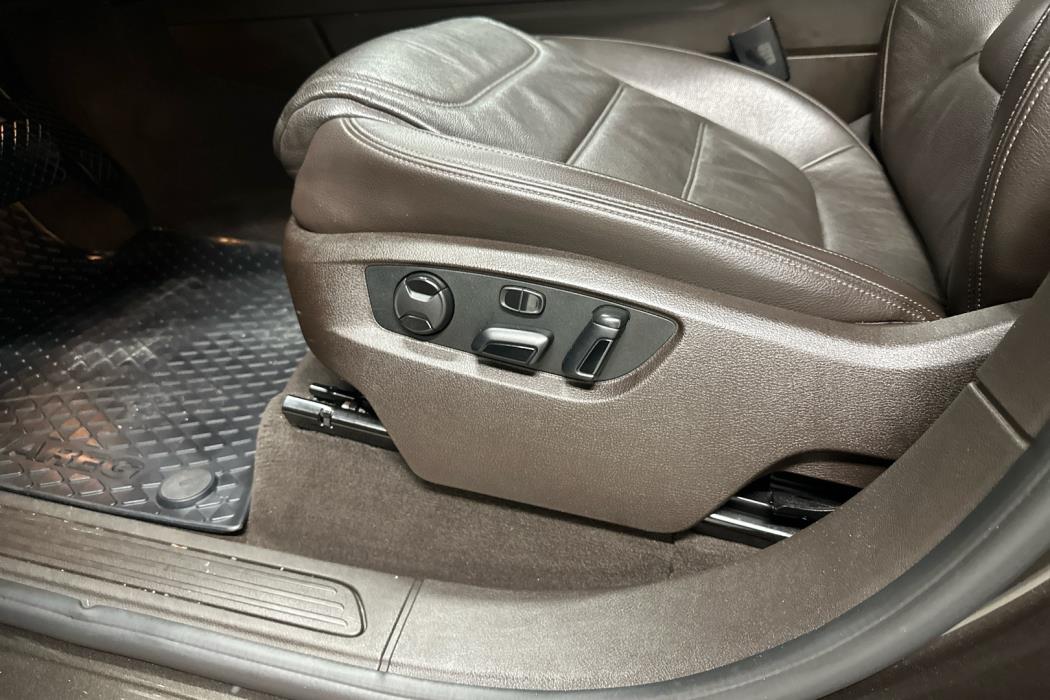 VOLKSWAGEN Touareg 2016