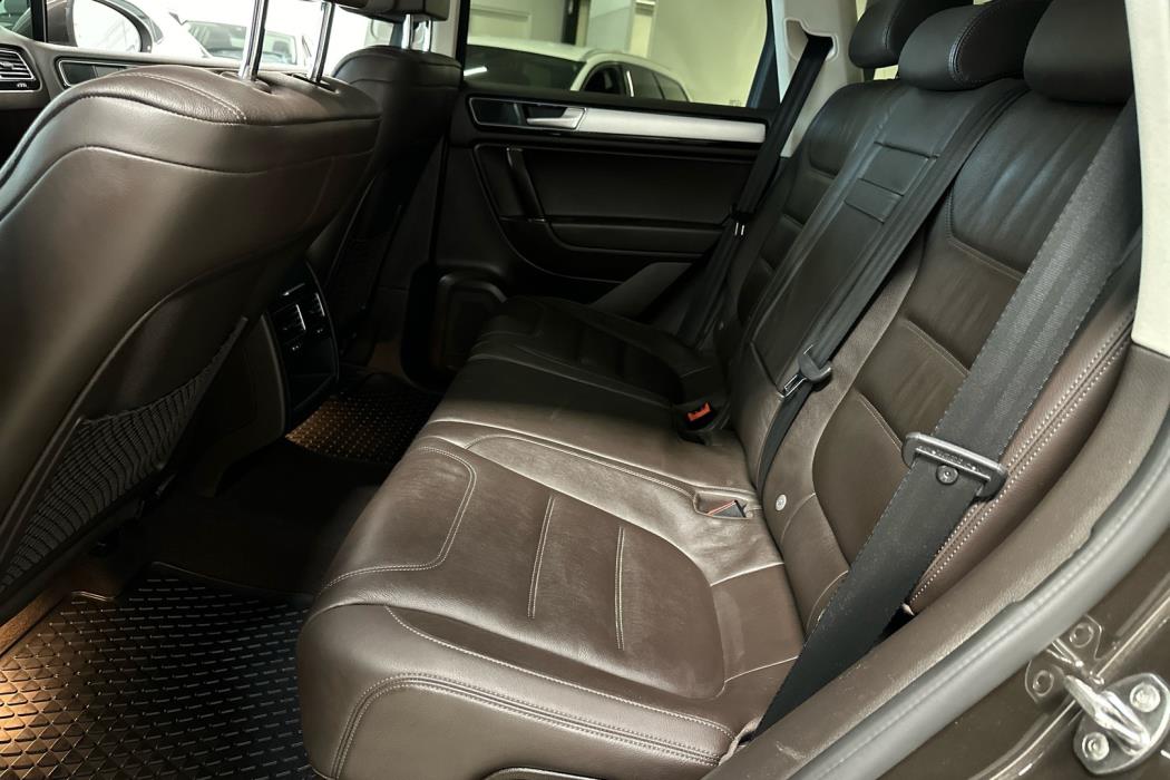 VOLKSWAGEN Touareg 2016