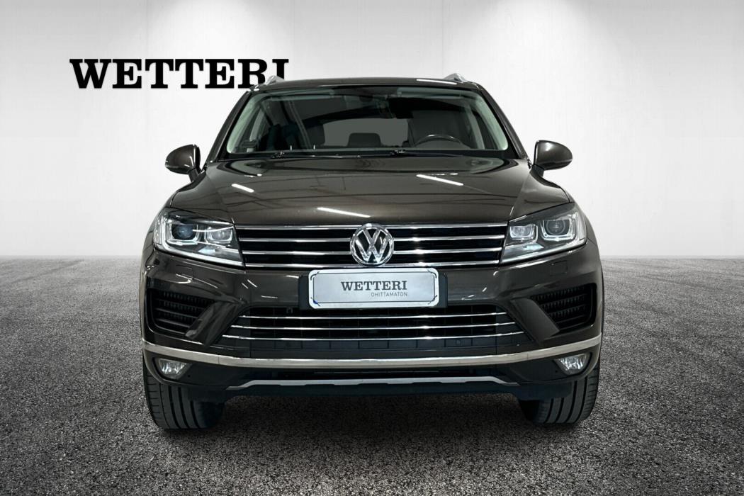 VOLKSWAGEN Touareg 2016