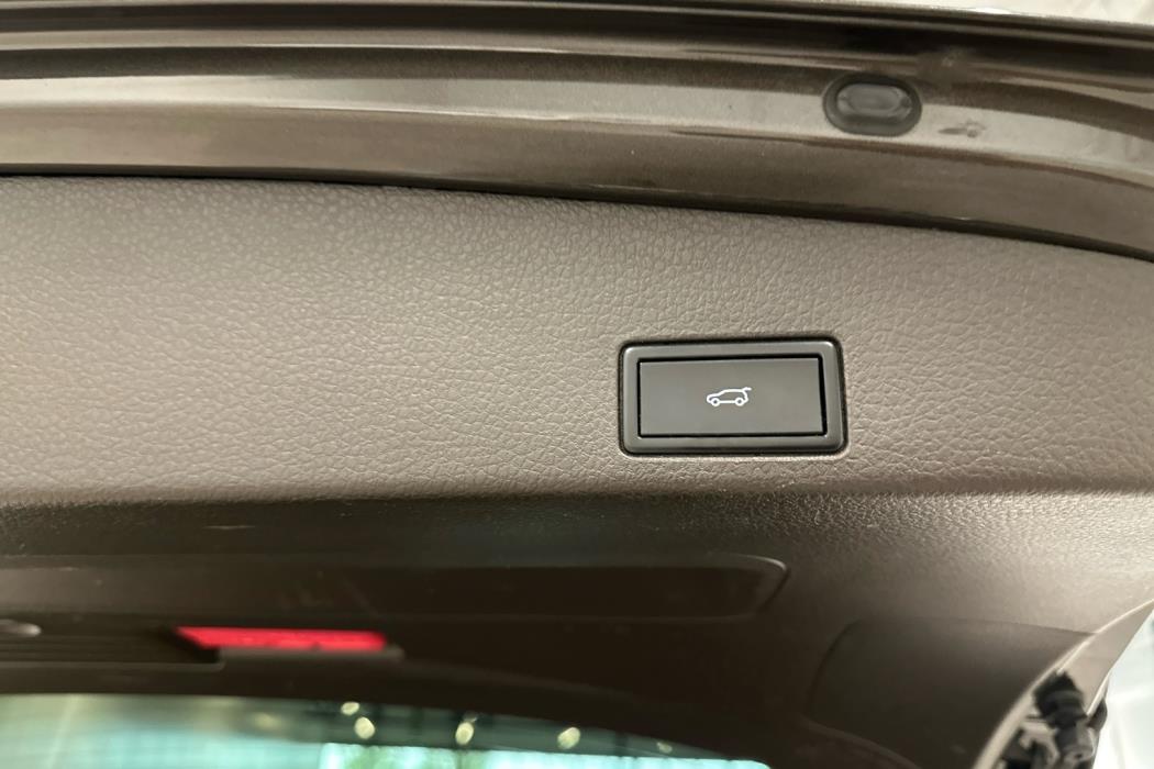 VOLKSWAGEN Touareg 2016