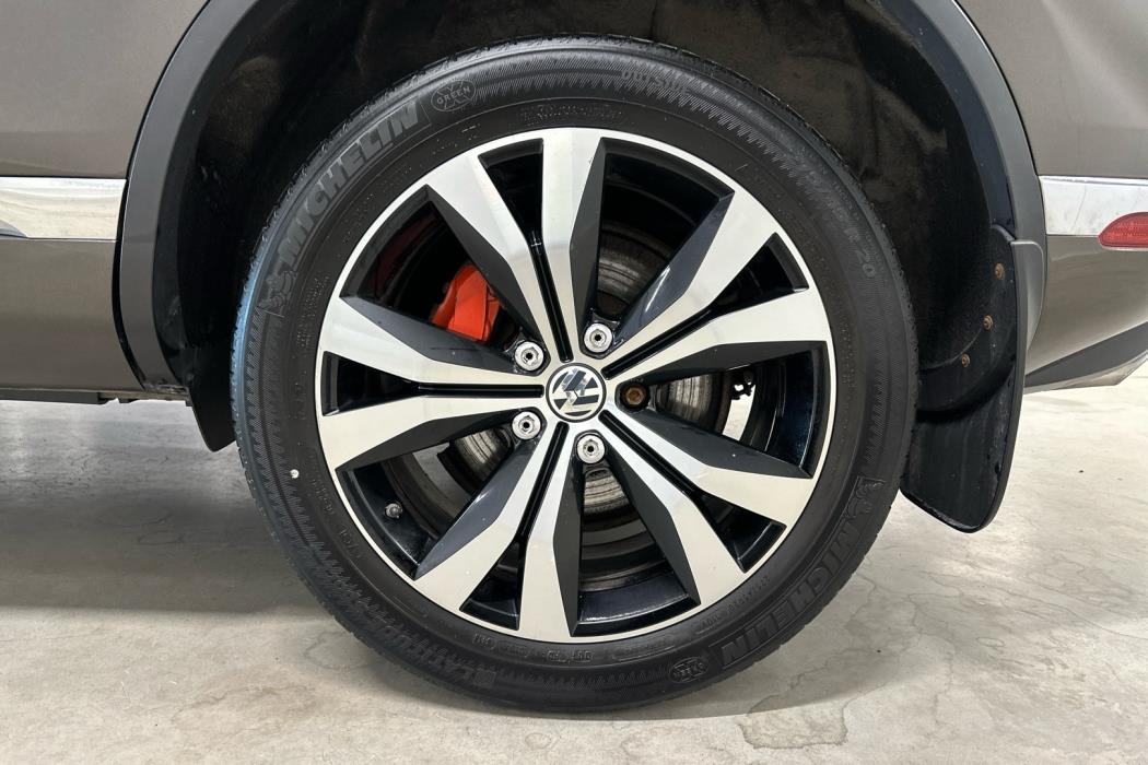 VOLKSWAGEN Touareg 2016