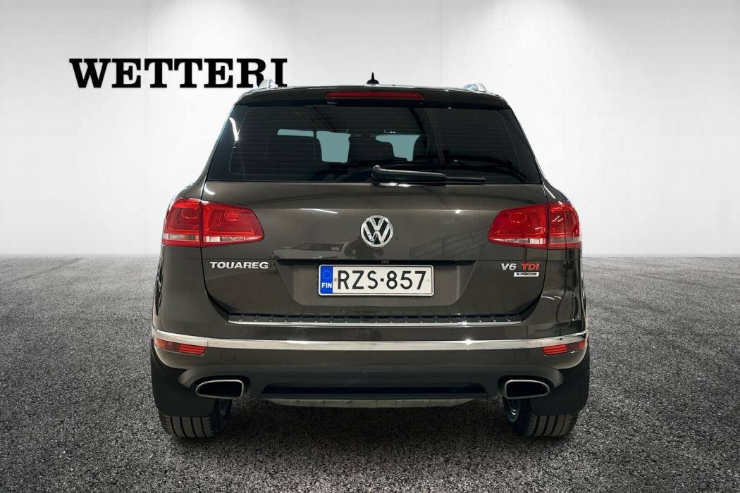 VOLKSWAGEN Touareg 2016