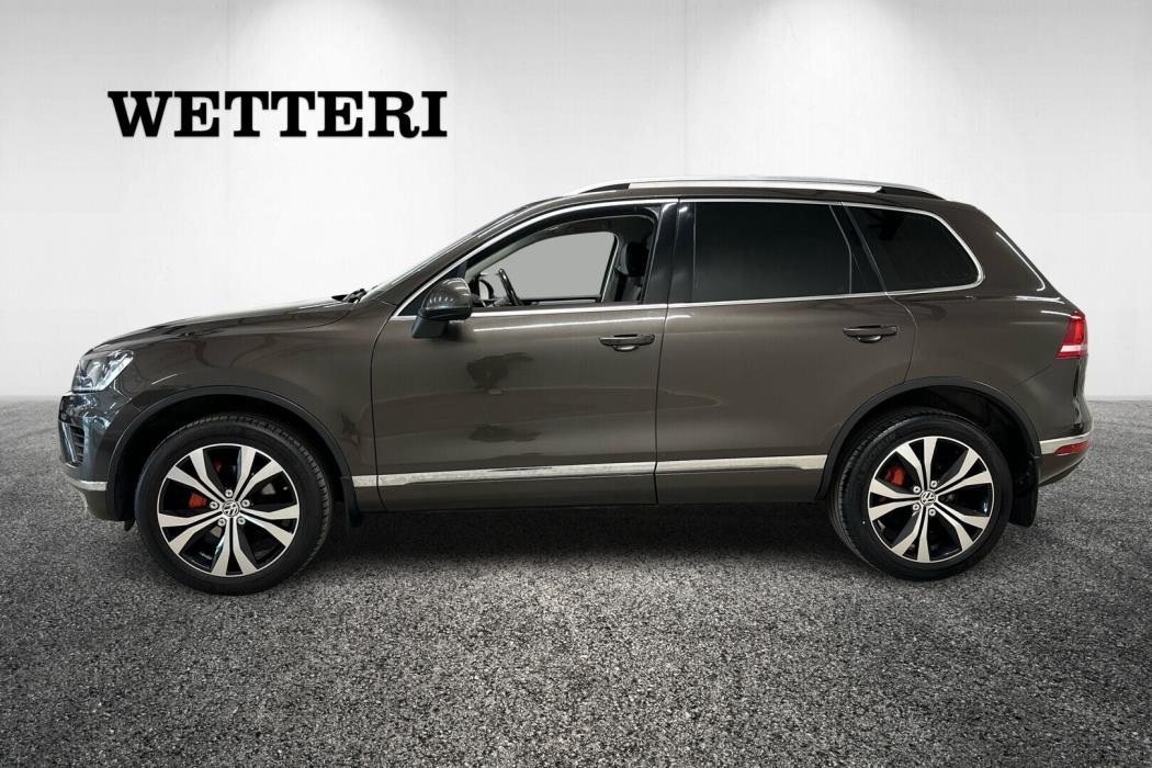 VOLKSWAGEN Touareg 2016